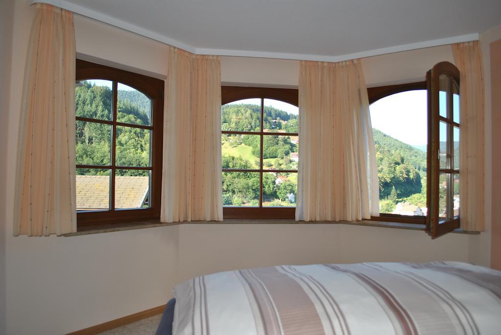 Ferienwohnung Schwarzwaldsteig Bad Peterstal-Griesbach Pokoj fotografie